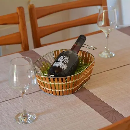 Anna's First Floor פראמה