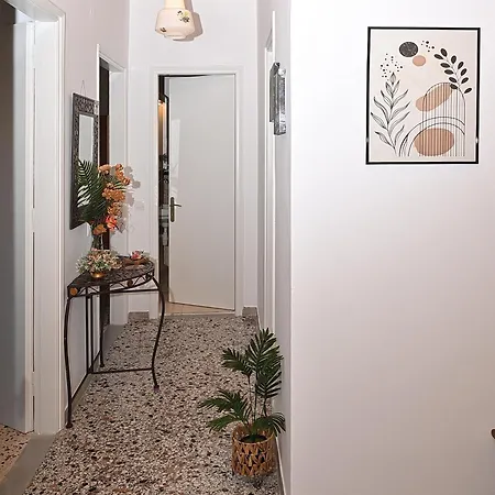 Anna's First Floor * Pérama